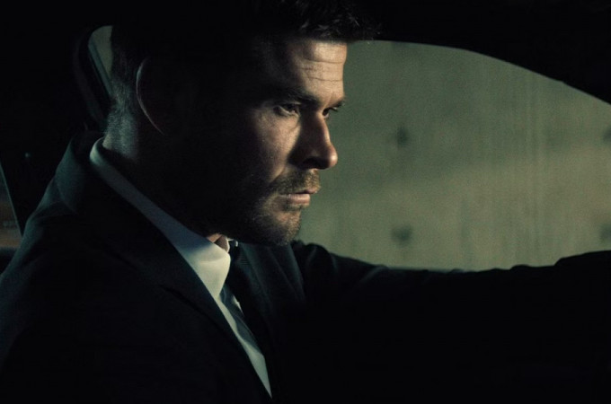 chris-hemsworth-a-viszkis-rablo-a-bun-utja