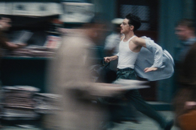 kis-kis-ember-marty-supreme-kritika