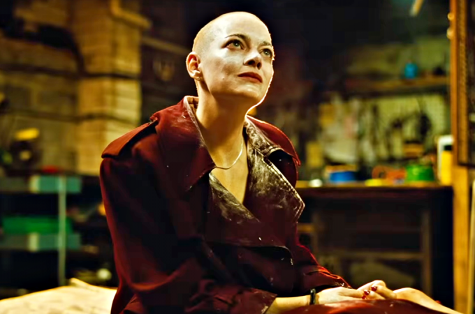 kritika-bugonia-emma-stone-tenyleg-egy-rezidens