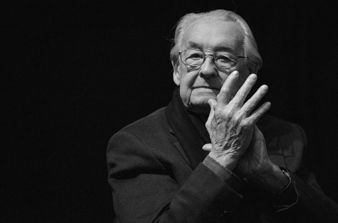 andrzej-wajda-portre-rendezo-koronas-sassal