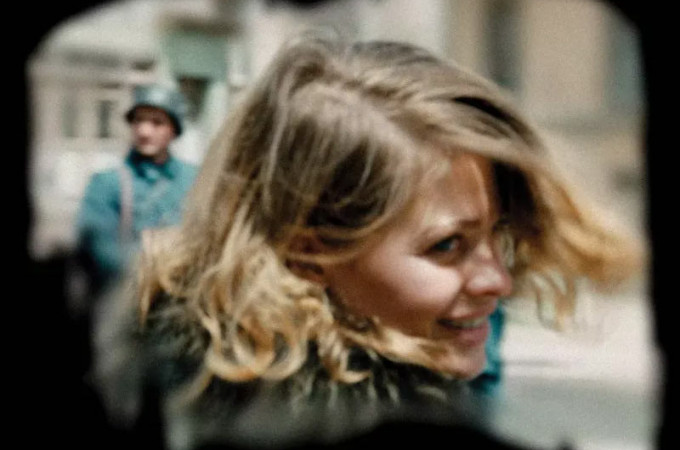 kritika-mariana-szobaja-emmanuel-finkiel-le