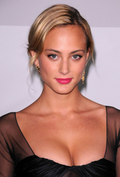 Nora Arnezeder