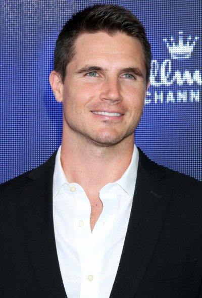 Robbie Amell